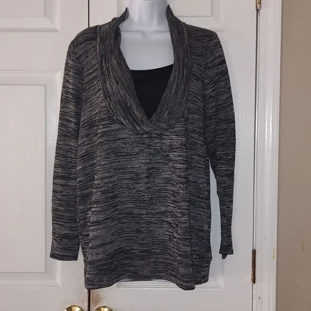Two Hearts Maternity scoop neck long sleeve top blouse Sz L